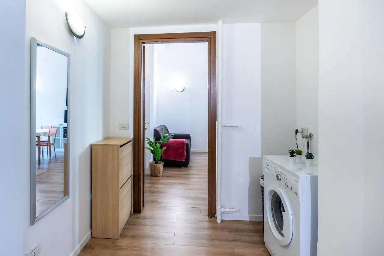 Apartment Stazione CentraleBilocale In Centro Con Wifi Milan Italy